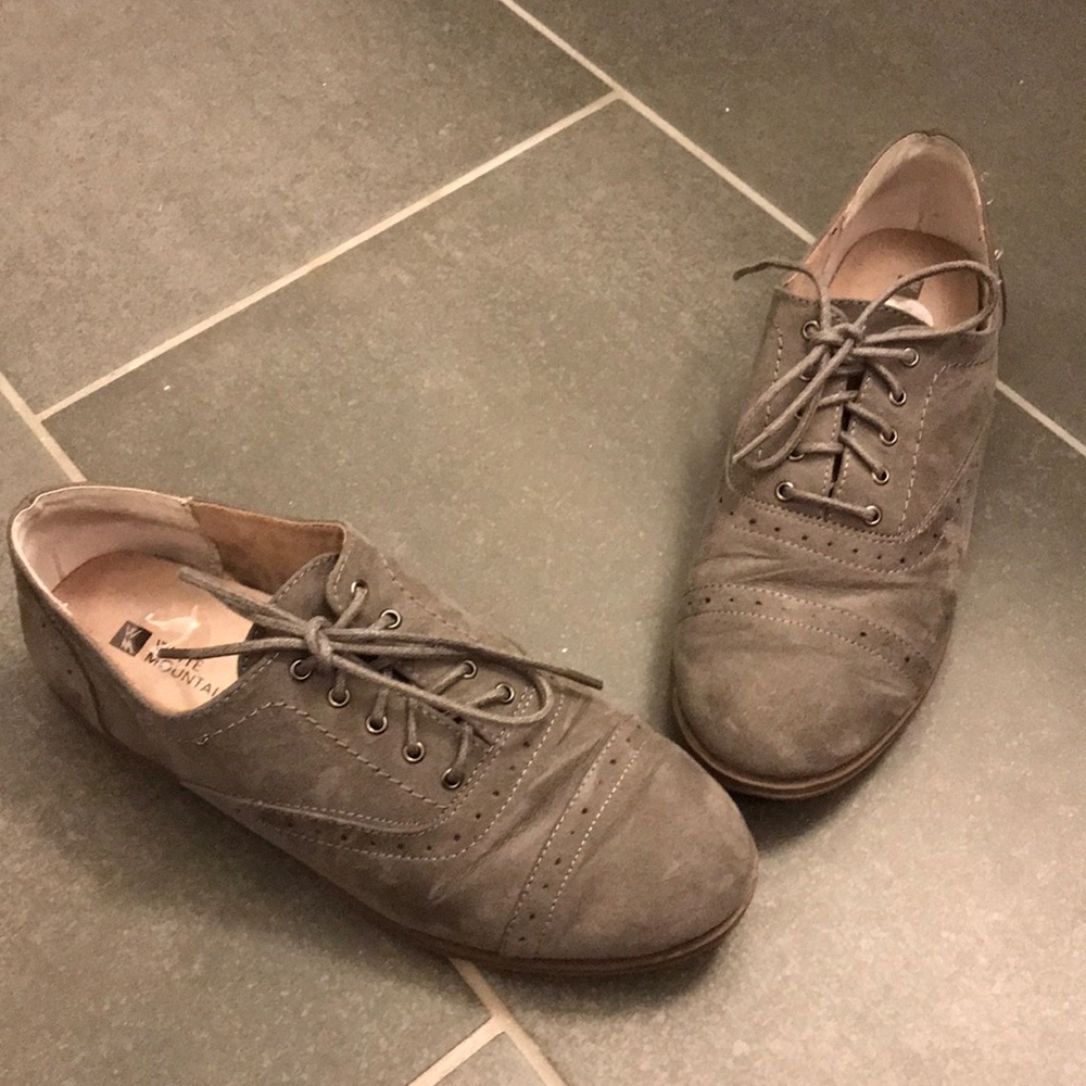 Gray faux suede Oxford shoes